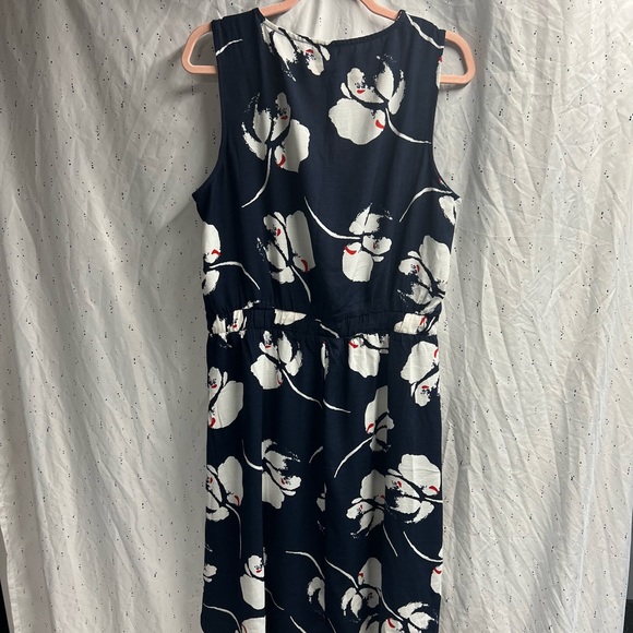 Beautiful Floral A-Line Dress (with POCKETS!) - Picture 2 of 5